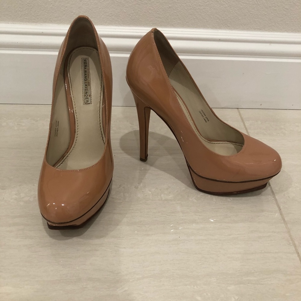 Nude platform pumps